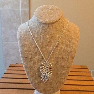 Chloe Isabel Palma Long Pendant Necklace